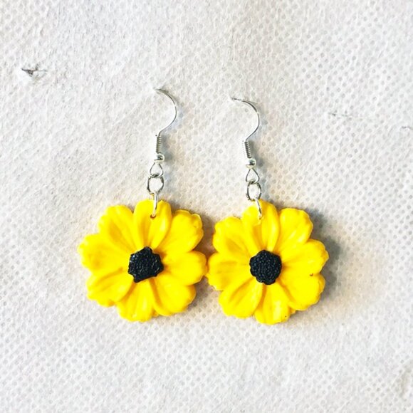 Yellow Black Eyed Susan Flower Earrings - Picture 2 of 3